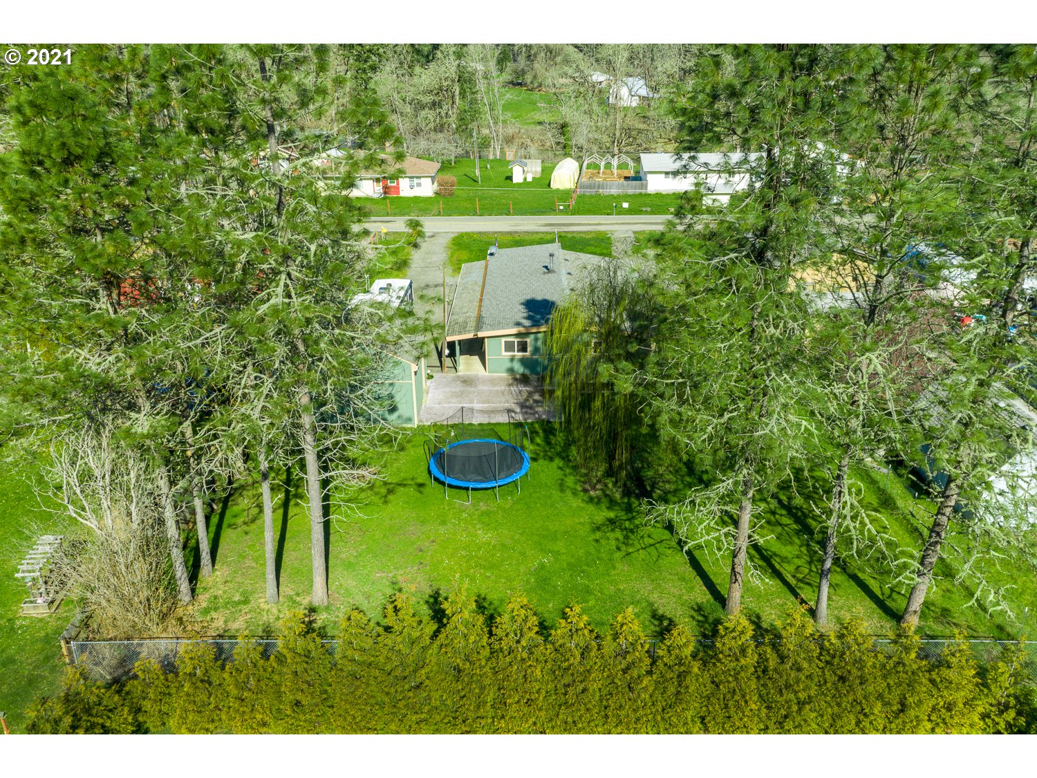 880 South Elk Creek Road Drain, OR 97435 - Photo 9 of 32 Gallery Image 9
