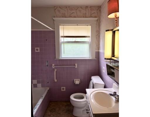 19 Raymond Road Salem, MA 01970 - Photo 7 of 10 Gallery Image 7
