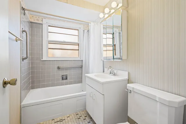 $475,000 | 1021 Cedar Lane, Northbrook, IL 60062