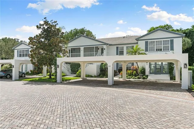 $679,000 | 841 Tanbark Drive, Unit 202, Naples, FL 34108