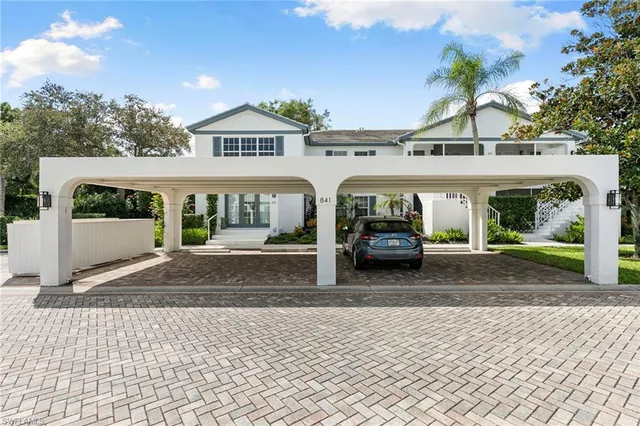 $679,000 | 841 Tanbark Drive, Unit 202, Naples, FL 34108