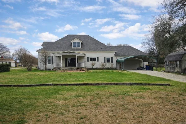 $320,000 | 300 South Oak Street, Lorena, TX 76655