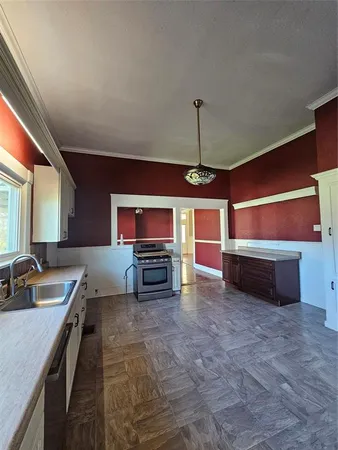 $320,000 | 300 South Oak Street, Lorena, TX 76655