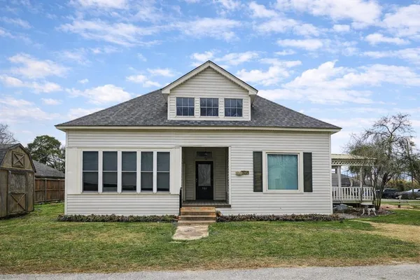 $320,000 | 300 South Oak Street, Lorena, TX 76655