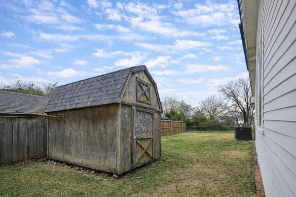 $320,000 | 300 South Oak Street, Lorena, TX 76655