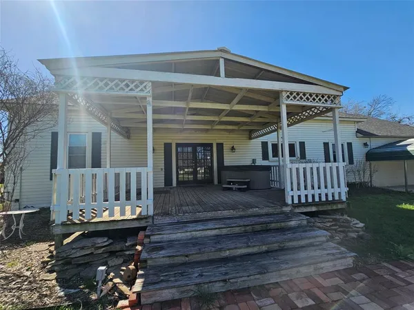 $320,000 | 300 South Oak Street, Lorena, TX 76655