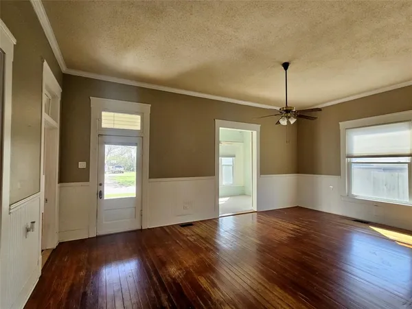 $320,000 | 300 South Oak Street, Lorena, TX 76655