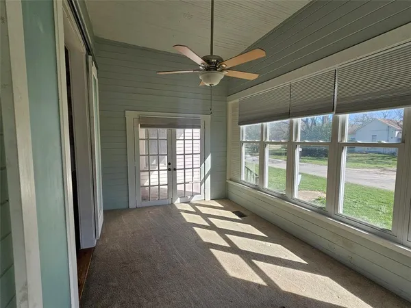 $320,000 | 300 South Oak Street, Lorena, TX 76655