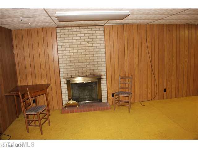 1547 Sharon Road Winston-Salem, NC 27103 - Photo 14 of 22 Den/Family/Great Room.