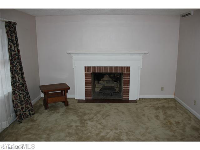 1547 Sharon Road Winston-Salem, NC 27103 - Photo 4 of 22 Living Room.