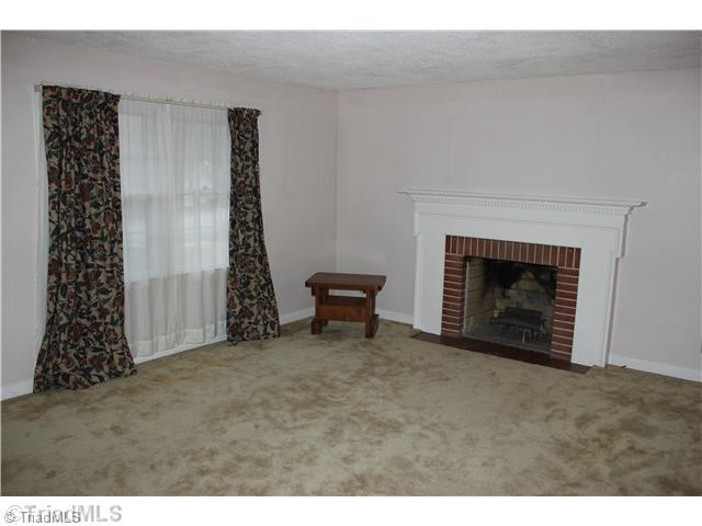 1547 Sharon Road Winston-Salem, NC 27103 - Photo 5 of 22 Living Room.