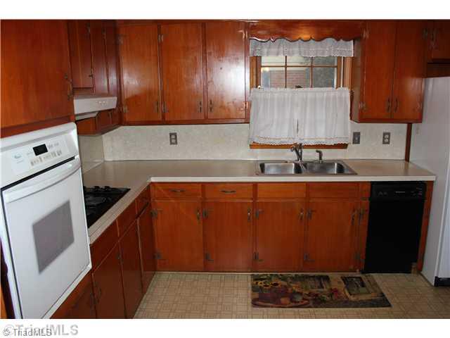 1547 Sharon Road Winston-Salem, NC 27103 - Photo 8 of 22 Kitchen.