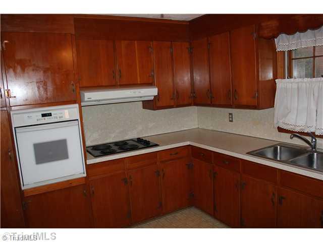 1547 Sharon Road Winston-Salem, NC 27103 - Photo 9 of 22 Kitchen.