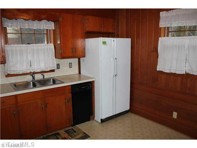 1547 Sharon Road Winston-Salem, NC 27103 - Photo 10 of 22 Kitchen.