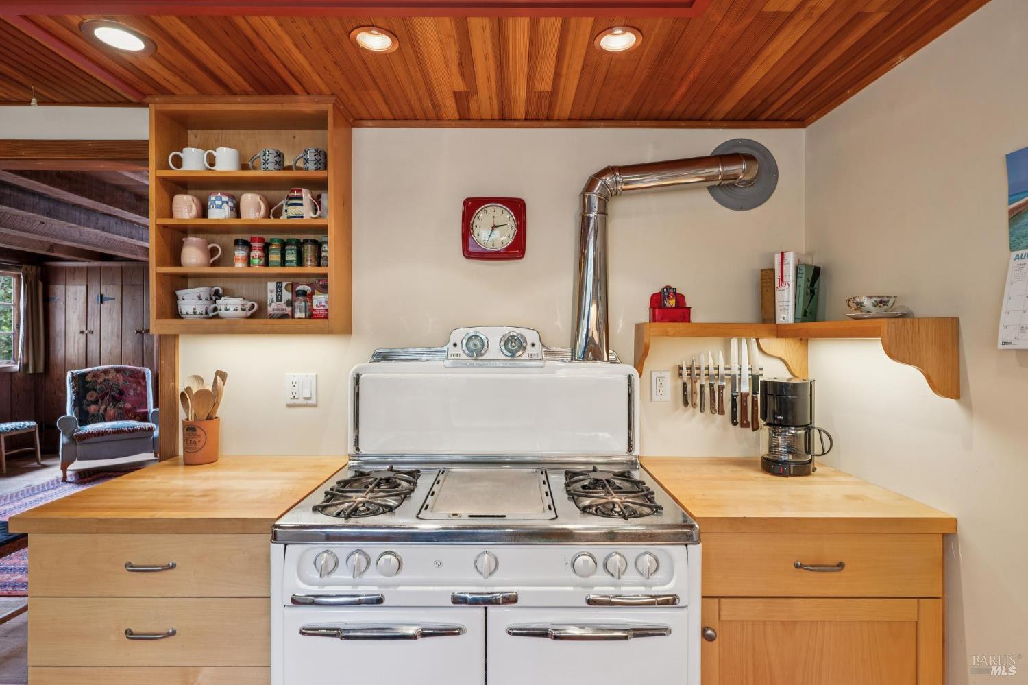 6 Cameron Street Inverness, CA 94937 - Photo 9 of 44 Gallery Image 9