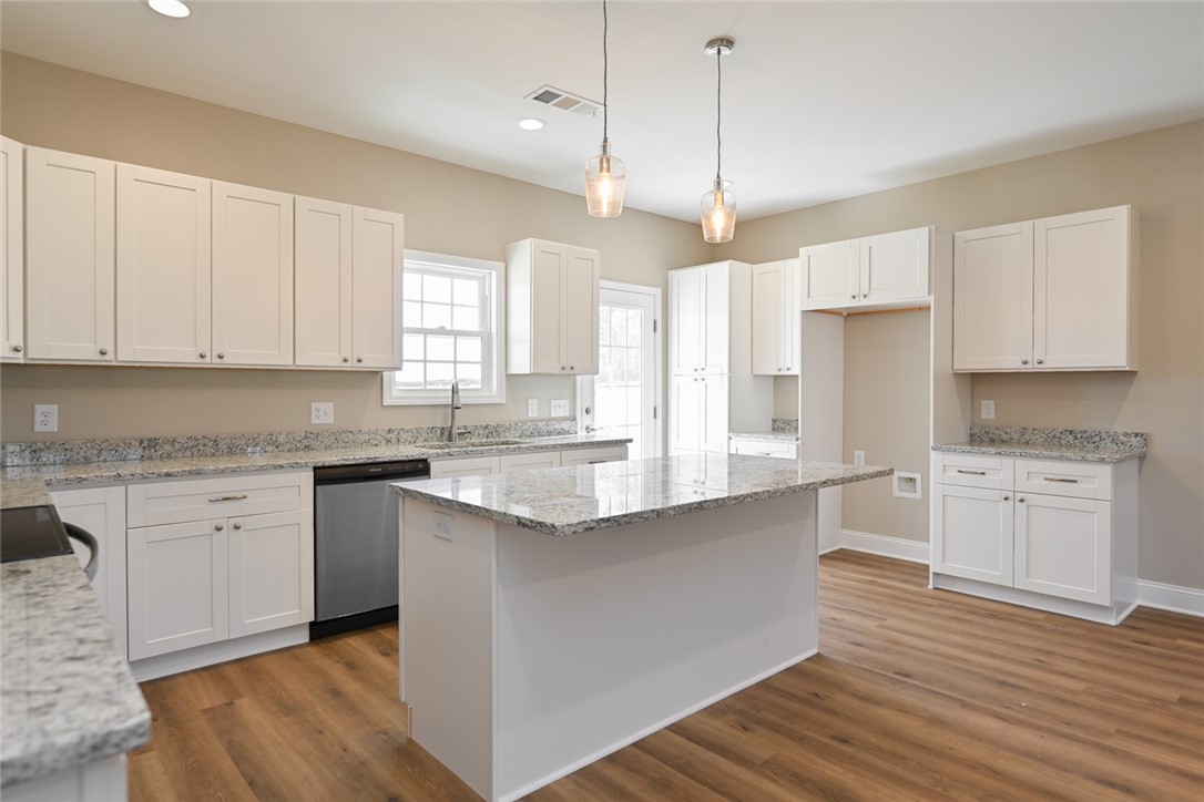 8074 Keowee School Road Seneca, SC 29672 - Photo 4 of 32 Gallery Image 4