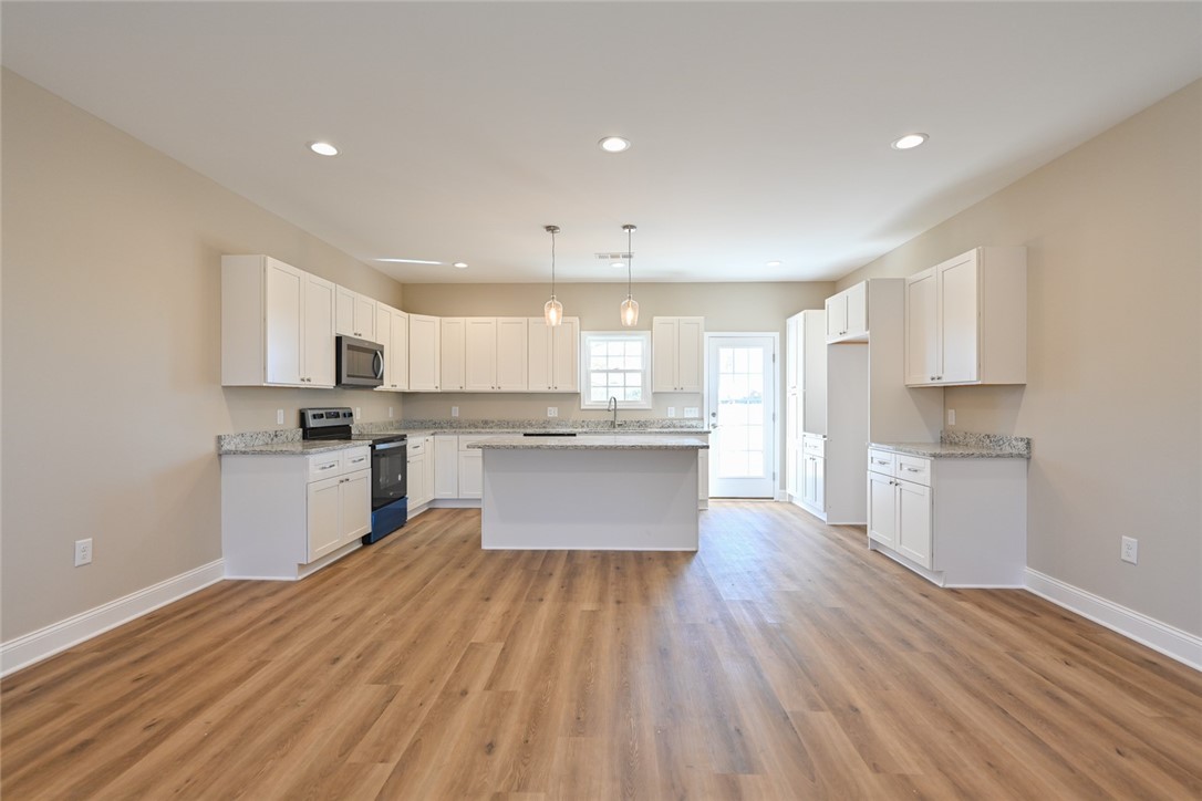 8074 Keowee School Road Seneca, SC 29672 - Photo 7 of 32 Gallery Image 7