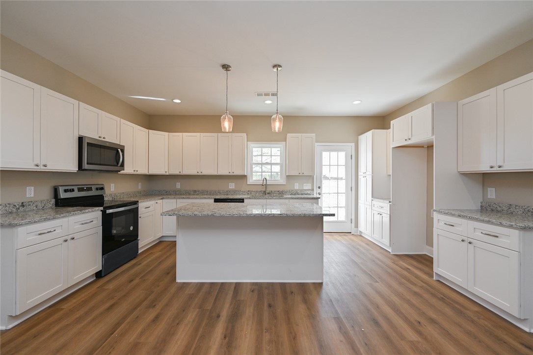 8074 Keowee School Road Seneca, SC 29672 - Photo 8 of 32 Gallery Image 8