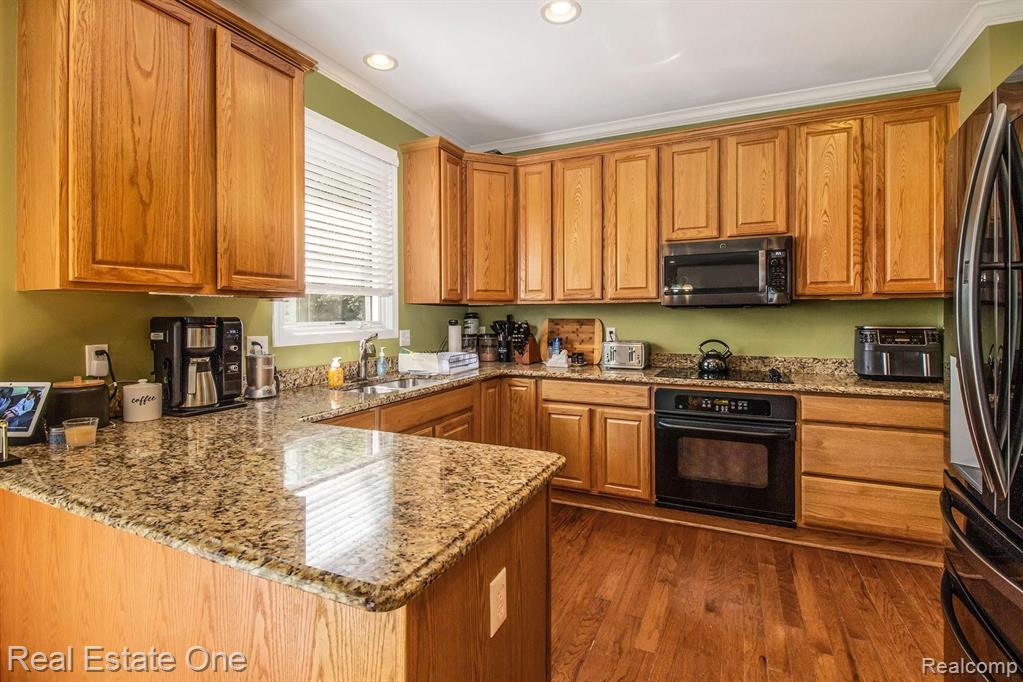 20877 Gill Road Farmington Hills, MI 48335 - Photo 14 of 32