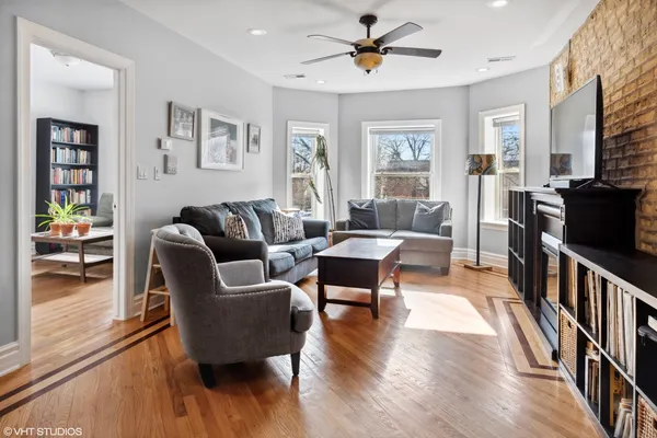 $1,800 | 6301 North Richmond Street, Unit 2, Chicago, IL 60659