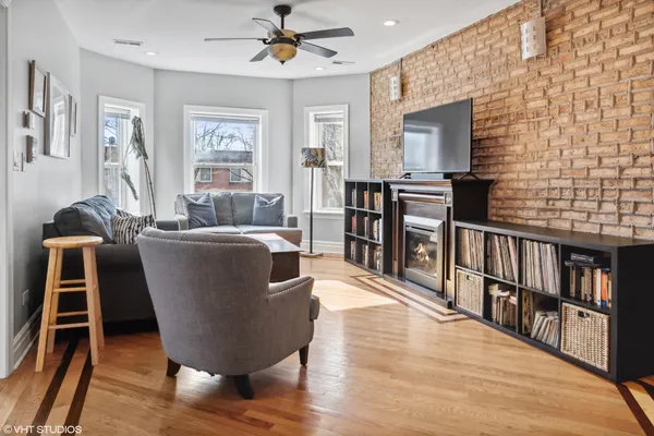 $1,800 | 6301 North Richmond Street, Unit 2, Chicago, IL 60659