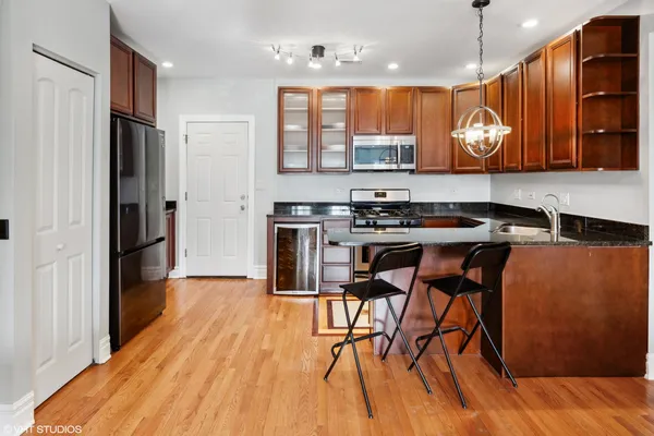 $1,800 | 6301 North Richmond Street, Unit 2, Chicago, IL 60659