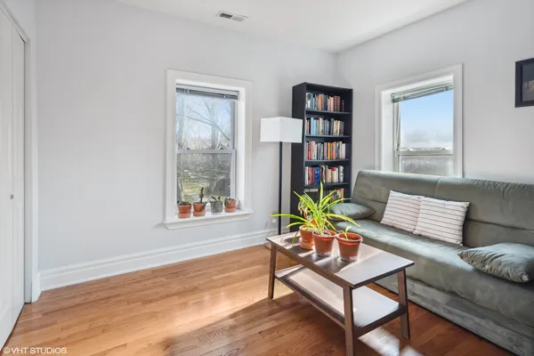 $1,800 | 6301 North Richmond Street, Unit 2, Chicago, IL 60659