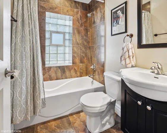 $1,800 | 6301 North Richmond Street, Unit 2, Chicago, IL 60659