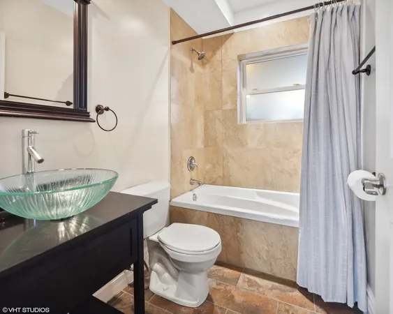 $1,800 | 6301 North Richmond Street, Unit 2, Chicago, IL 60659