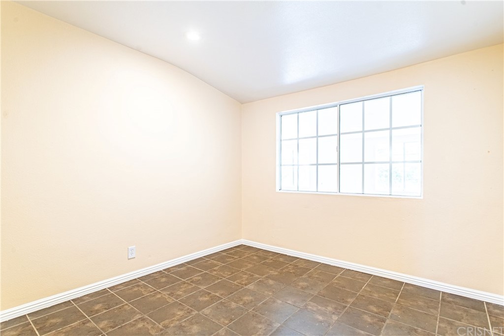 6839 Tampa Avenue Reseda, CA 91335 - Photo 17 of 48 an empty room with a window
