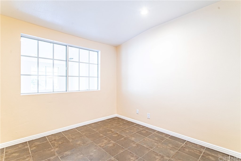 6839 Tampa Avenue Reseda, CA 91335 - Photo 20 of 48 an empty room with a window