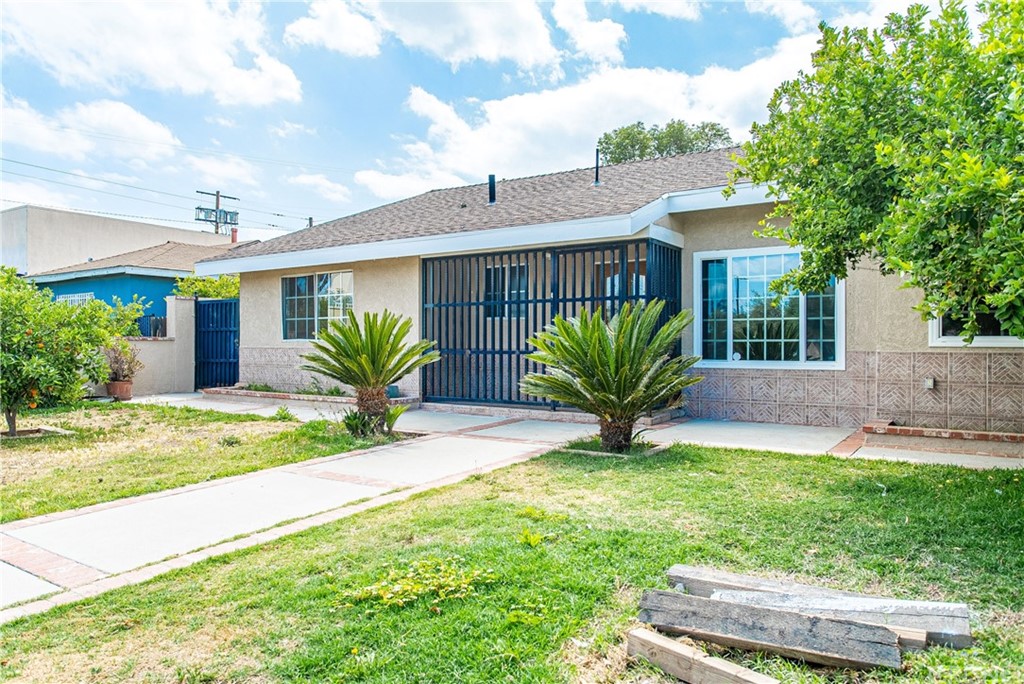 6839 Tampa Avenue Reseda, CA 91335 - Photo 3 of 48 a view of a house with a yard and plants
