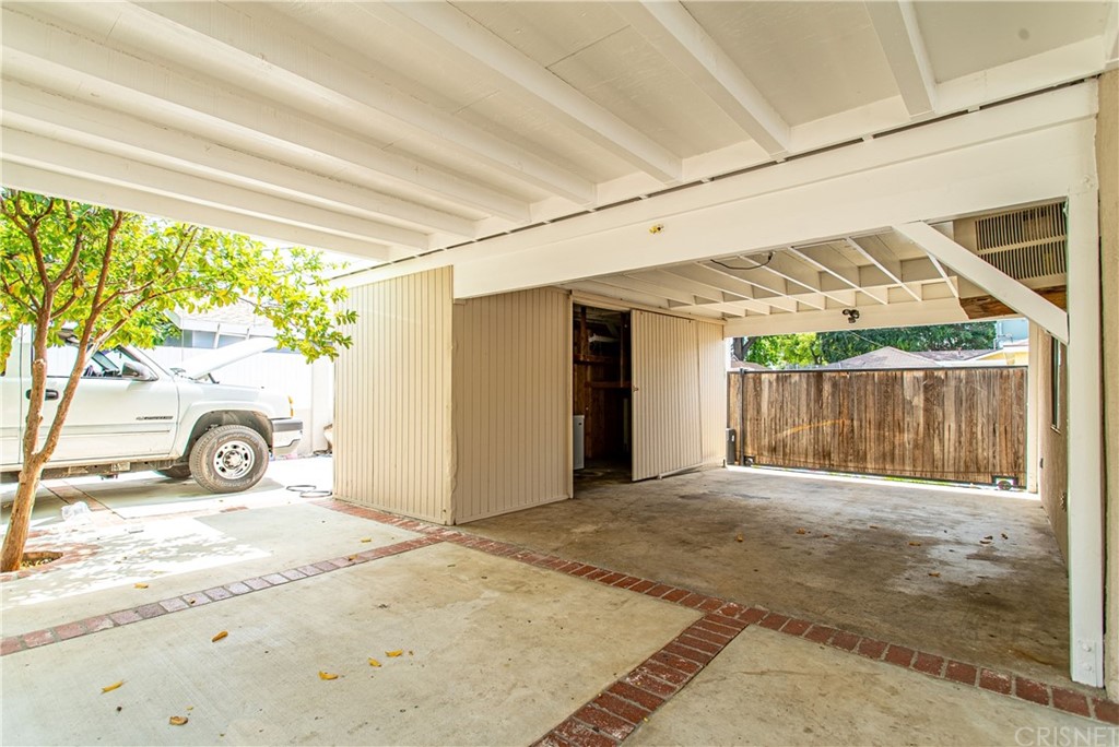 6839 Tampa Avenue Reseda, CA 91335 - Photo 45 of 48 a view of a backyard of a house