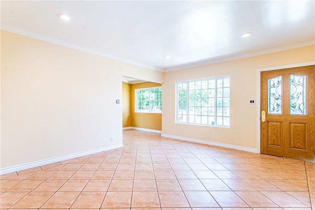 6839 Tampa Avenue Reseda, CA 91335 - Photo 8 of 48 a view of an empty room with a window