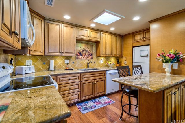 $310,000 | 13580 Cedar Crest Lane, Unit 110J, Seal Beach, CA 90740