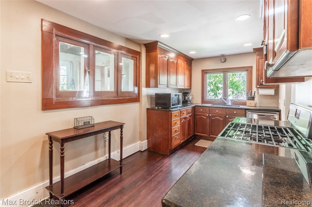 2040 South Livernois Road Rochester Hills, MI 48309 - Photo 5 of 24