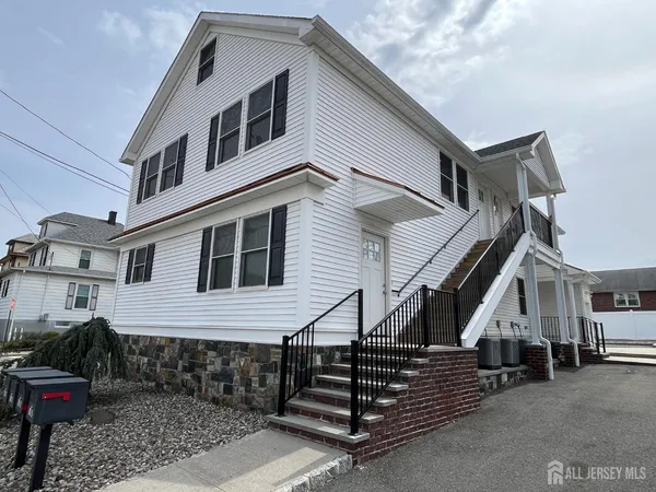 $2,100 | 16 East Kupsch Street, Unit A, Sayreville, NJ 08872