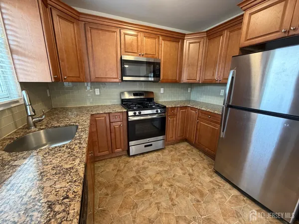 $2,100 | 16 East Kupsch Street, Unit A, Sayreville, NJ 08872