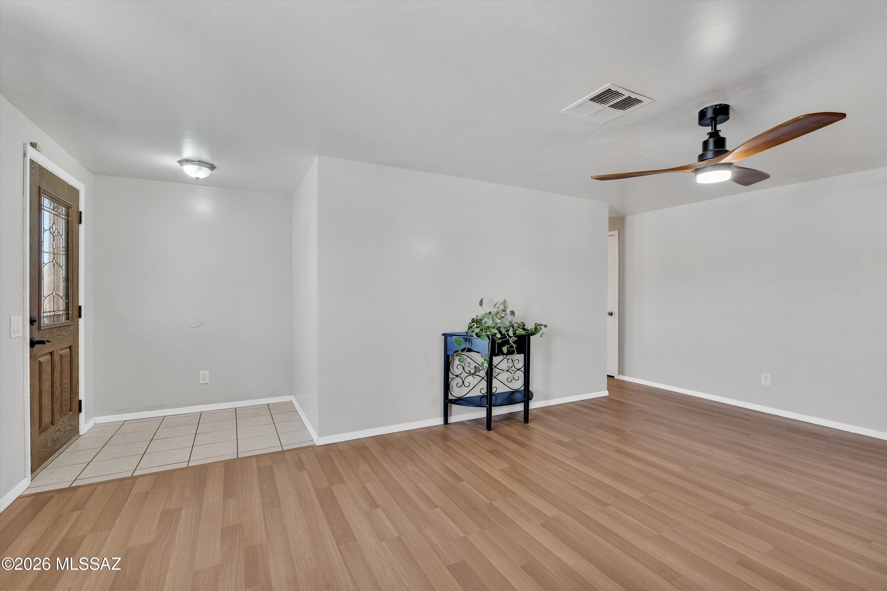7531 North Juniper Road Tucson, AZ 85741 - Photo 5 of 27 05-Living Room