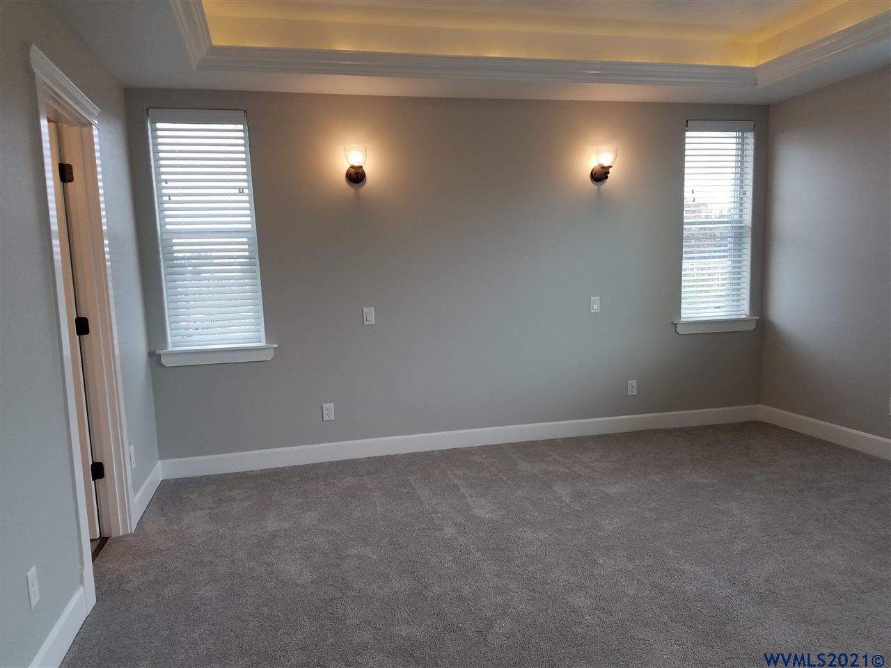 9176 Portland Road Northeast Salem, OR 97305 - Photo 12 of 29 Gallery Image 12