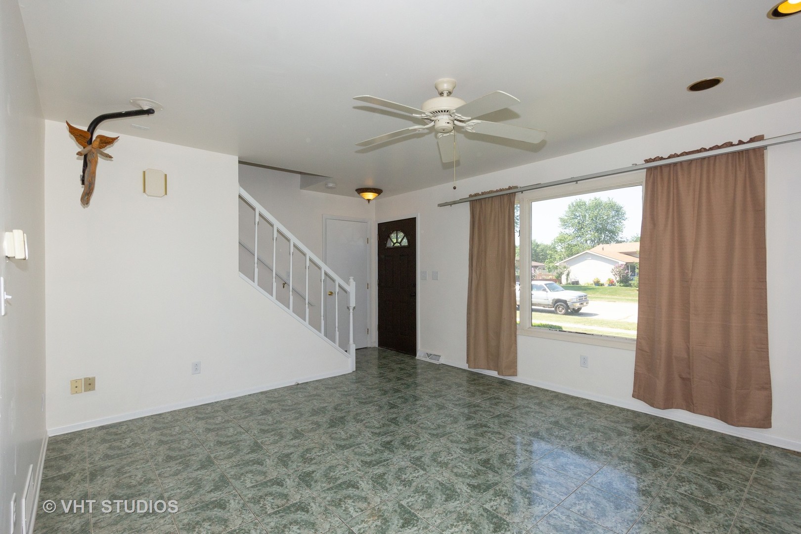 752 Lake Road New Lenox, IL 60451 - Photo 2 of 12