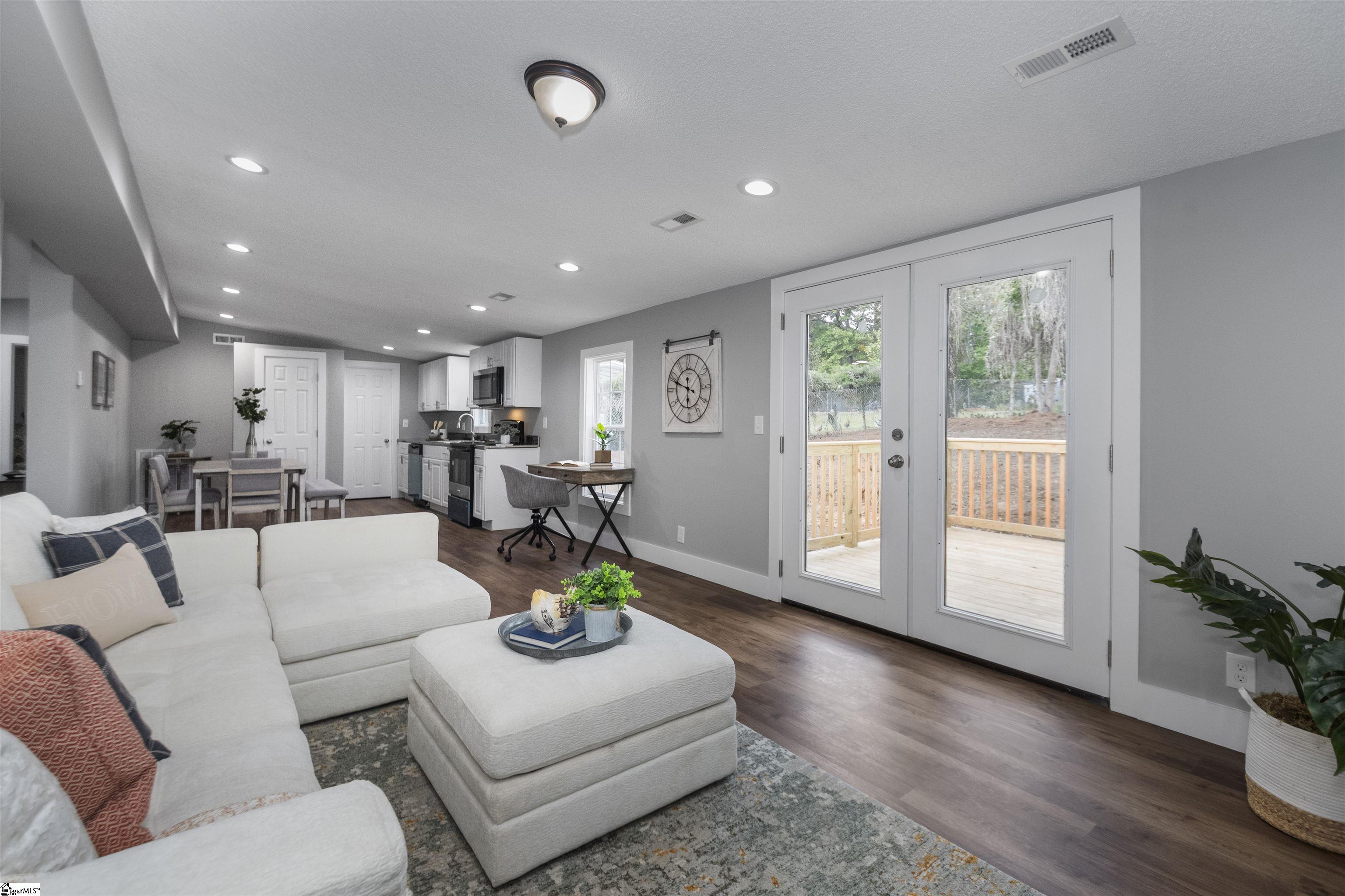 366 Goldsmith Road Simpsonville, SC 29681 - Photo 2 of 36 Gallery Image 2