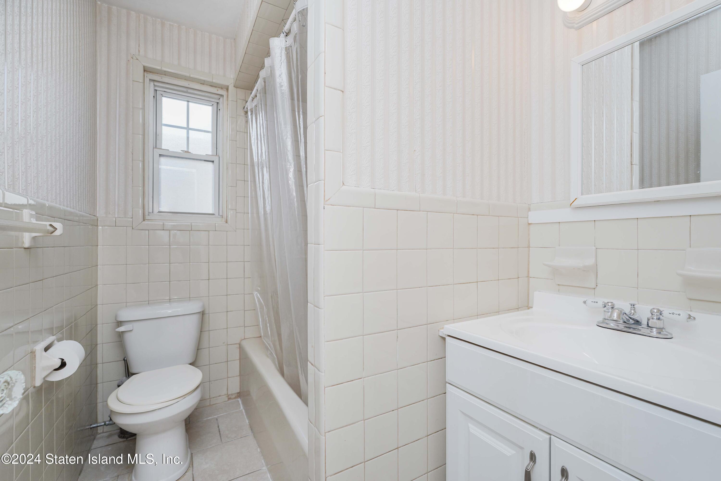 25 Silver Lake Road Staten Island, NY 10301 - Photo 17 of 22 Photo Aug 25 2024, 4 59 14 AM