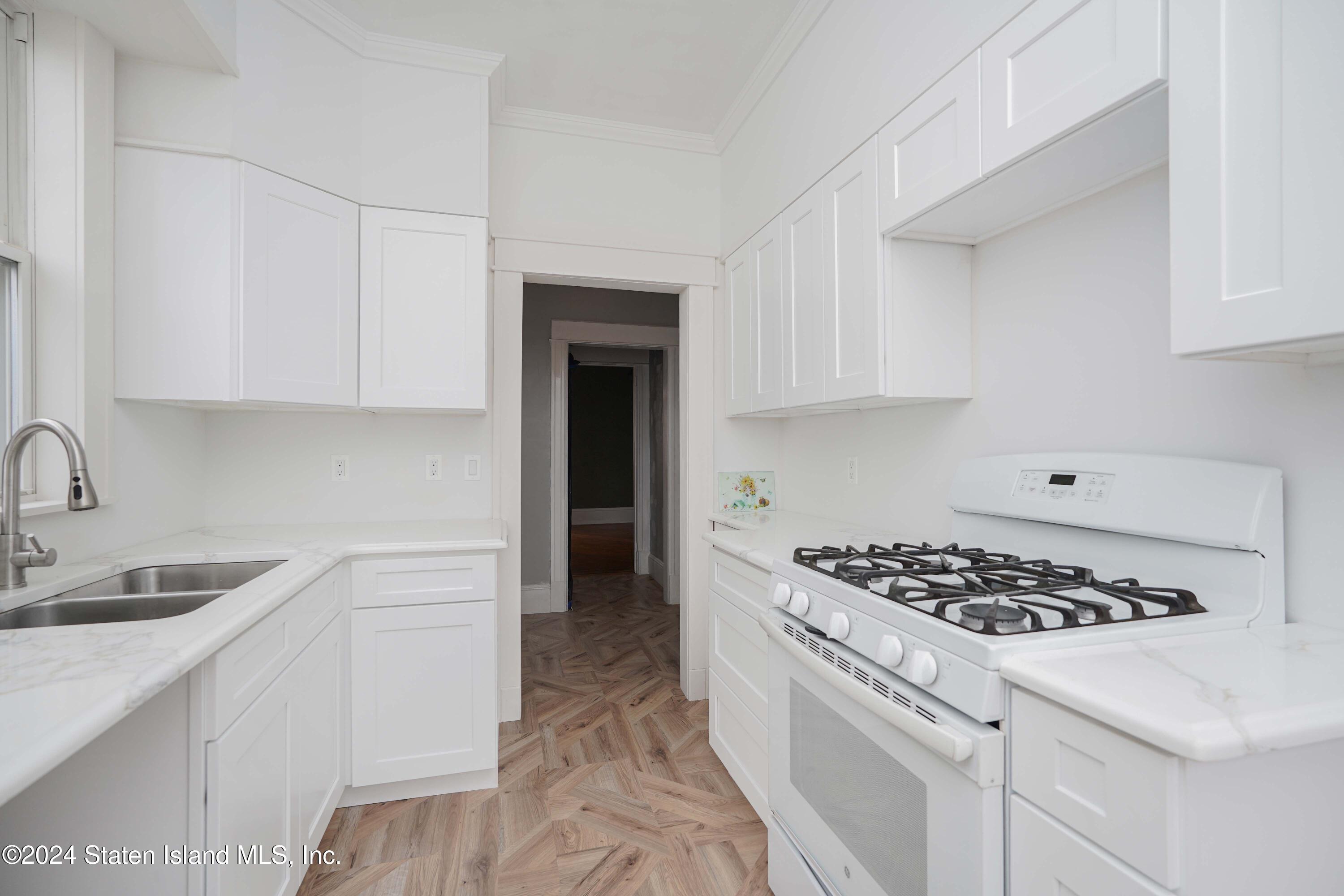 25 Silver Lake Road Staten Island, NY 10301 - Photo 3 of 22 Photo Nov 29 2024, 8 17 20 PM