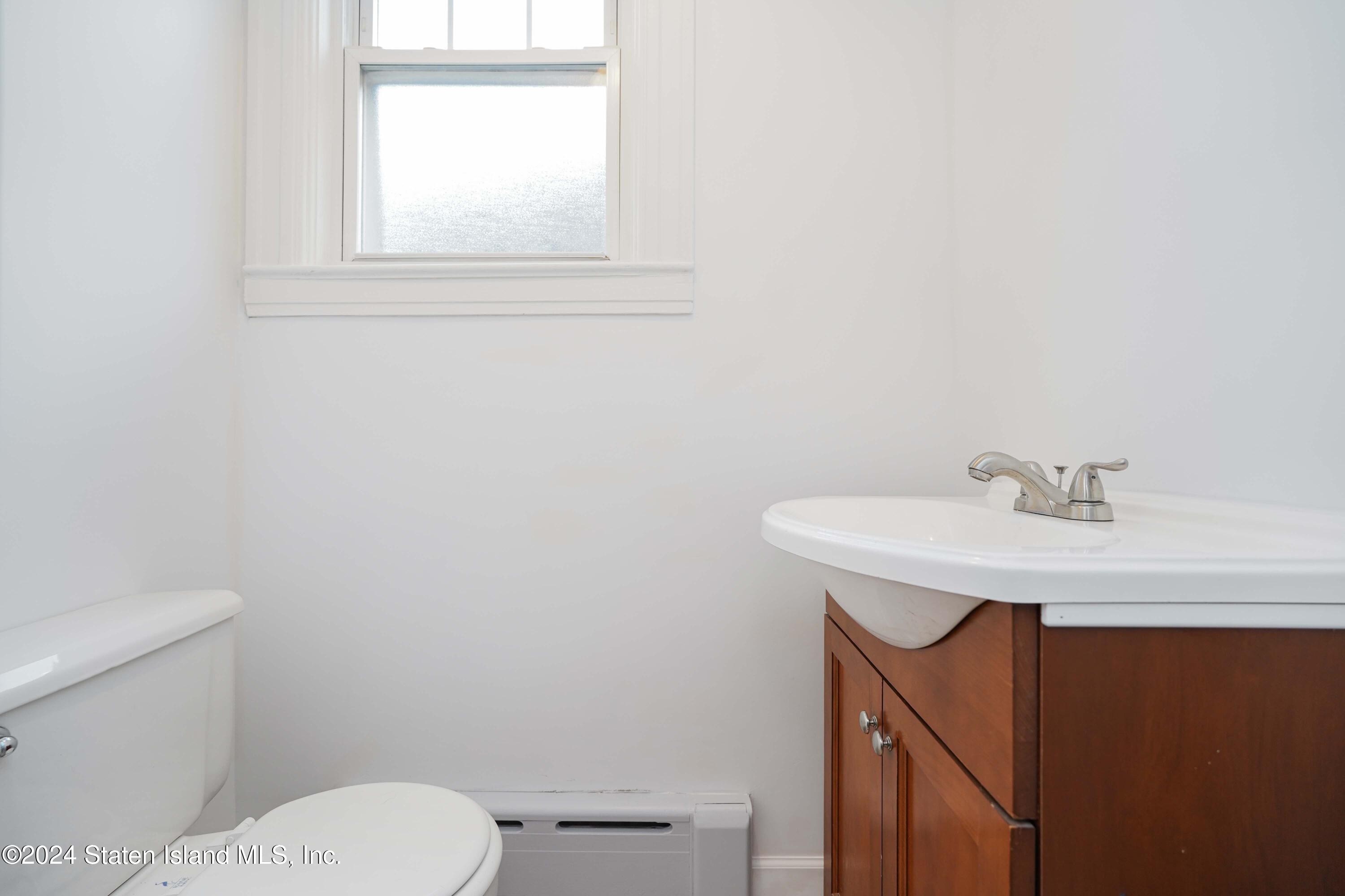 25 Silver Lake Road Staten Island, NY 10301 - Photo 10 of 22 Photo Nov 29 2024, 8 17 59 PM