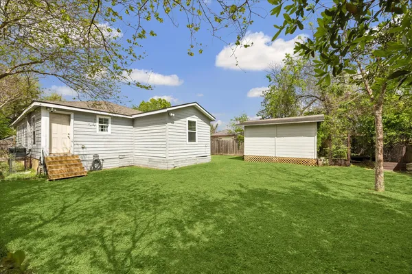 $2,100 | 1410 East 32nd 1/2 Street, Houston, TX 77022