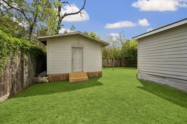 $2,100 | 1410 East 32nd 1/2 Street, Houston, TX 77022