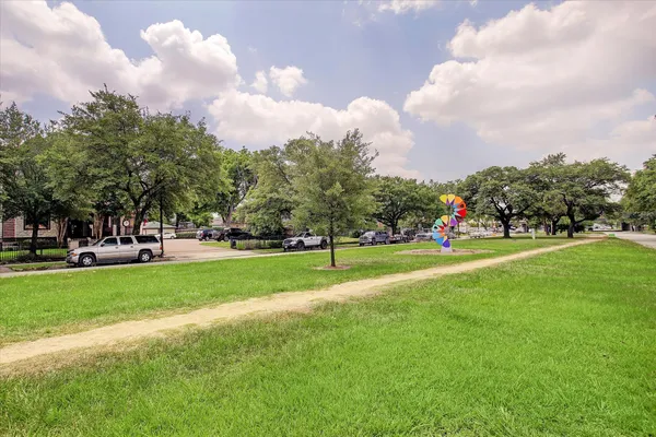 $2,100 | 1410 East 32nd 1/2 Street, Houston, TX 77022