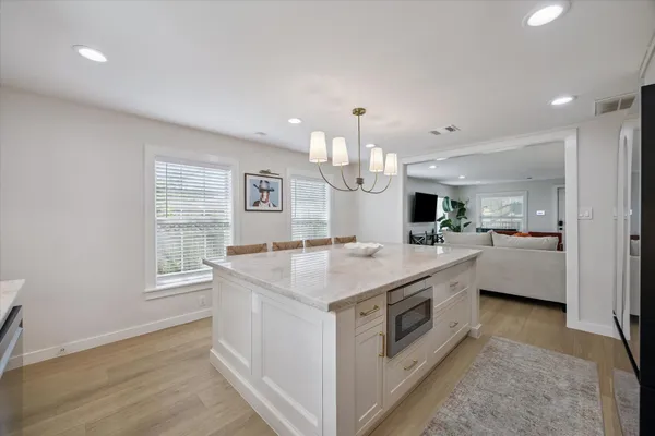 $2,100 | 1410 East 32nd 1/2 Street, Houston, TX 77022