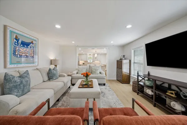 $2,100 | 1410 East 32nd 1/2 Street, Houston, TX 77022